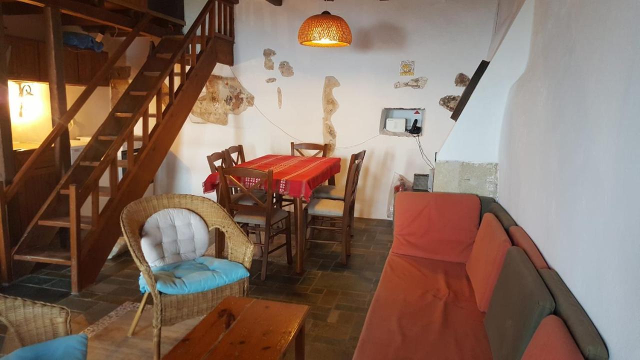 Athina Guesthouse 莫奈姆瓦夏 外观 照片